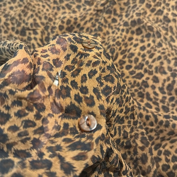 Draper’s & Damon’s animal print leopard button down top sheer silk vintage chic - Picture 10 of 11